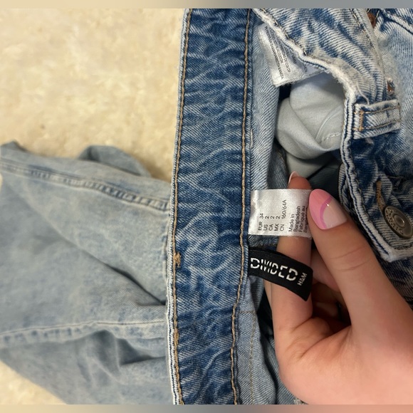 Light Wash Baggy Jeans - Picture 4 of 4